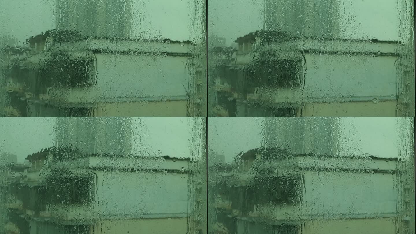 下雨天雨水流过玻璃窗