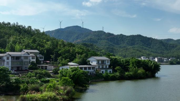 丘陵山水湖畔美丽乡村