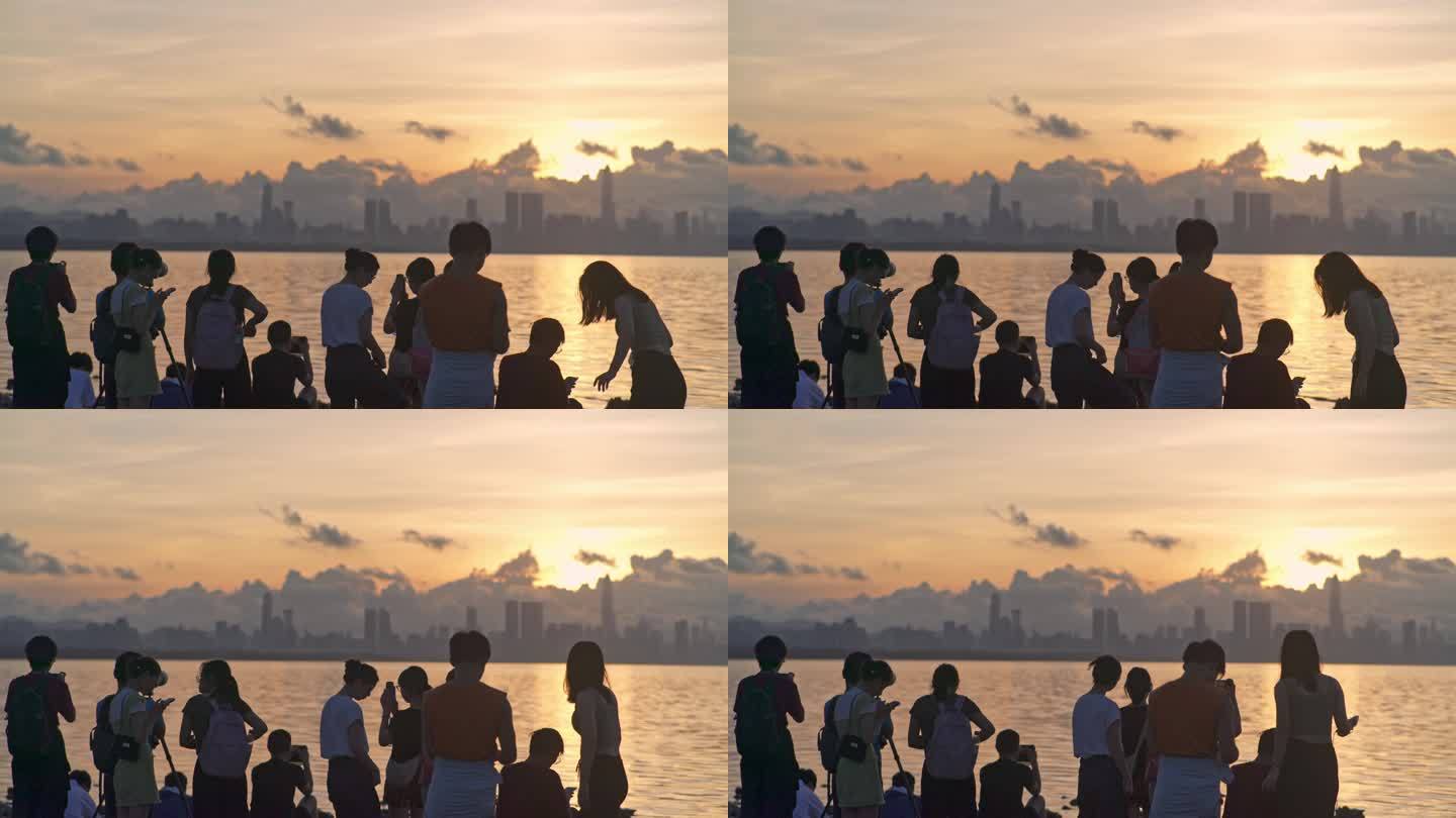 深圳湾海边看日出的人群