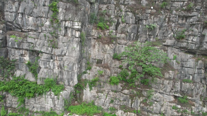 广西桂林哈斯特地貌山崖绝壁航拍 (4)