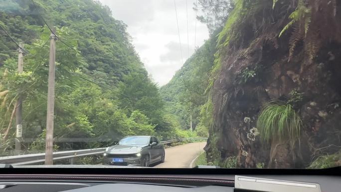 自驾游 山路崎岖