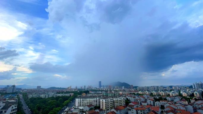 浙江诸暨城区局部雷阵雨强对流天气云团降雨