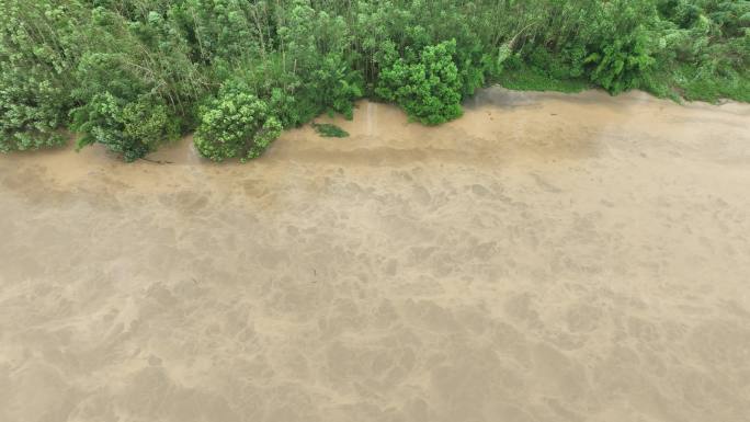 暴雨过后的乡村河流浑浊河水黄色水流航拍河