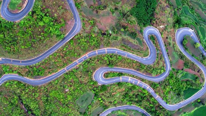 雨后盘山公路 弯曲道路