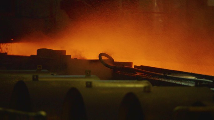 机器正在生产钢铁