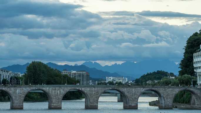 安徽屯溪镇海桥与黄山云门峰同屏延时8k