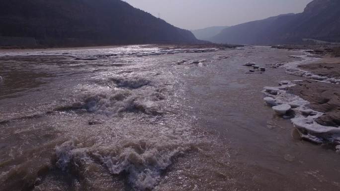 湍急的河流 河水结冰化冰