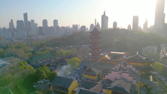 南京市玄武区玄武湖景区古鸡鸣寺樱花盛开风