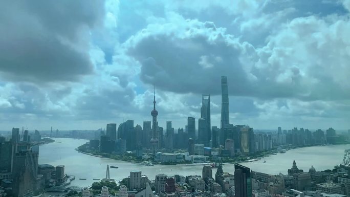 延时拍摄：上海外滩天空乌云翻滚