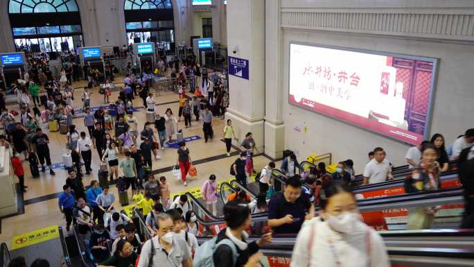湖北武汉汉口火车站暑假出行旅客