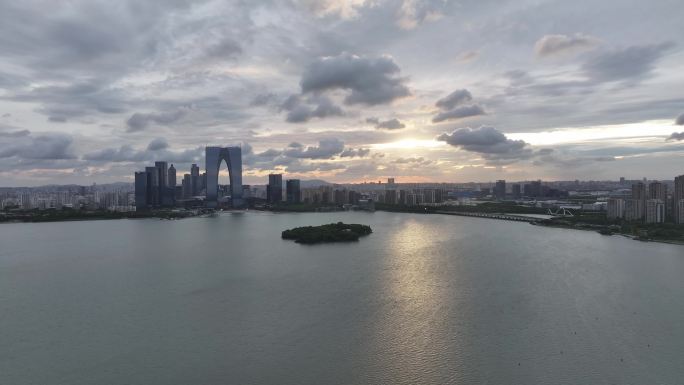 台风天的金鸡湖