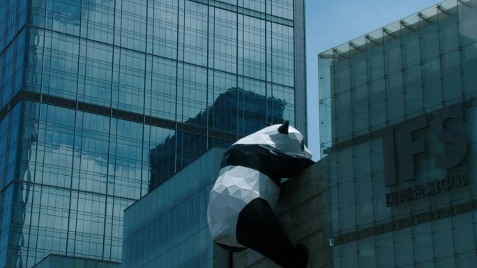 IFS广场上的大熊猫