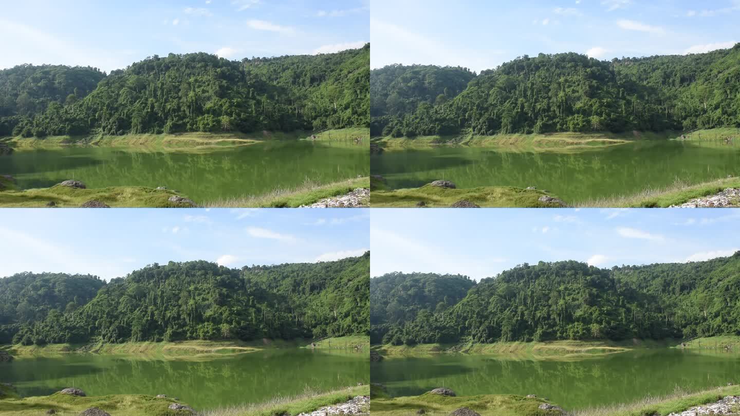 以山为背景的九龙巴生水库湖泊景观