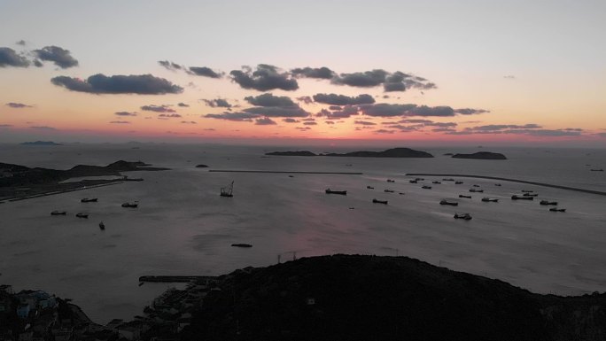 浙江嵊泗岛屿渔船回港出海海边航拍夕阳