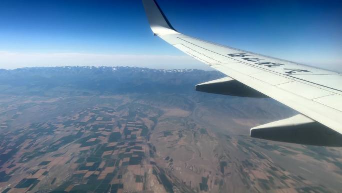 飞机4K拍摄新疆雪山
