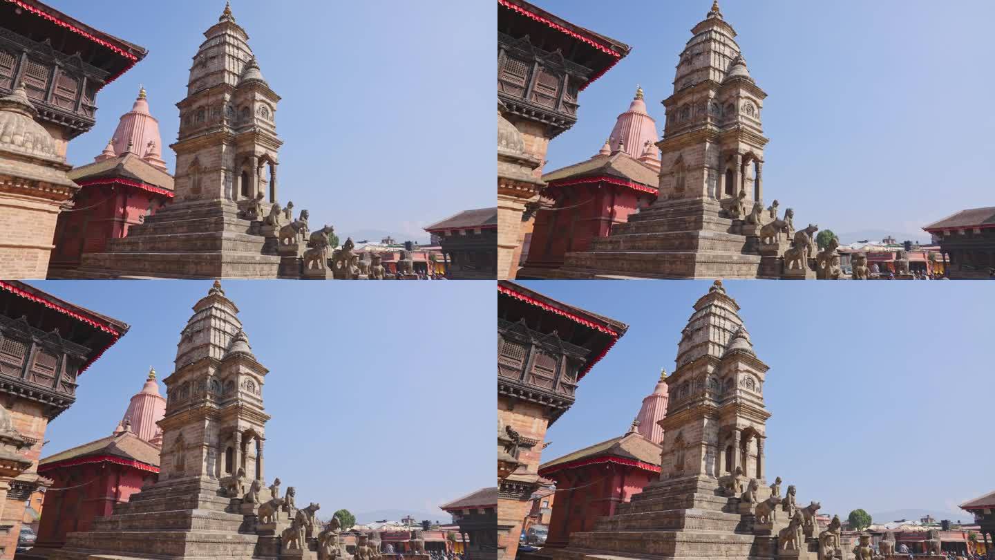 尼泊尔巴克塔普尔的杜巴广场，阳光明媚的一天，没有游客的西迪·拉克西米神庙楼梯上的石头守护者