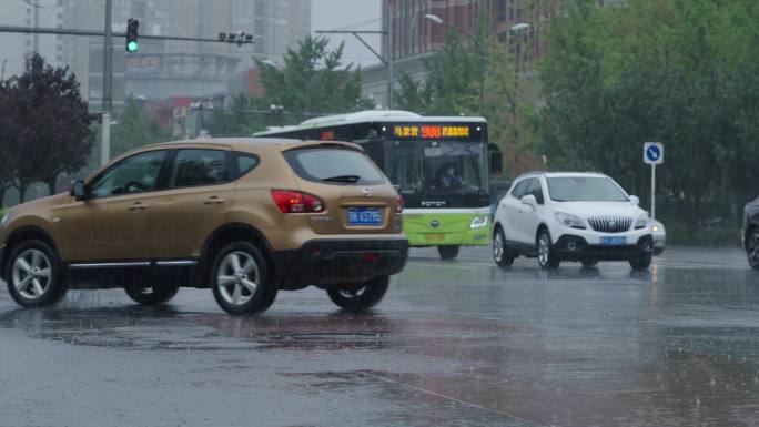 城市下雨