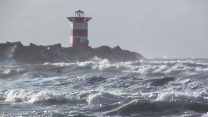 斯海弗宁根灯塔遭遇北海风暴天气视频，灯塔，荷兰，欧洲