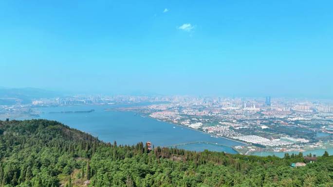 云南昆明西山俯瞰滇池昆明城市全景