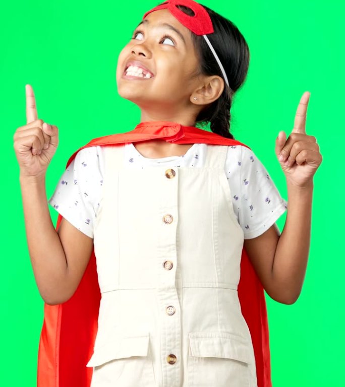 超级英雄，点和脸的孩子在绿色屏幕上的幻想，cosplay服装和漫画人物。广告，复制空间和孩子的肖像在