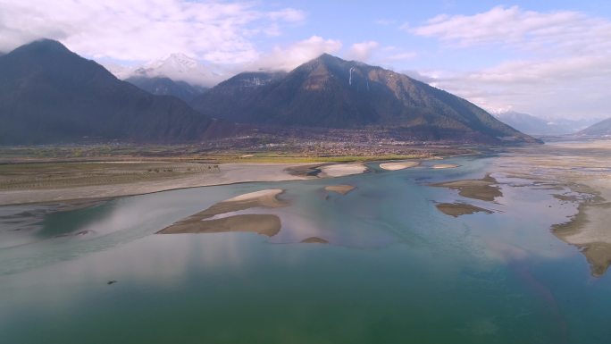 西藏拉林高速沿线尼洋河谷风光航拍素材