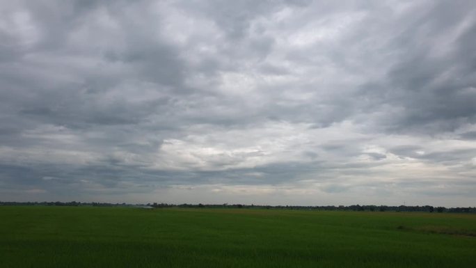 乌云中的雨云。