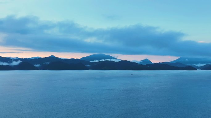 航拍黄山太平湖养生山水秀湖秘境