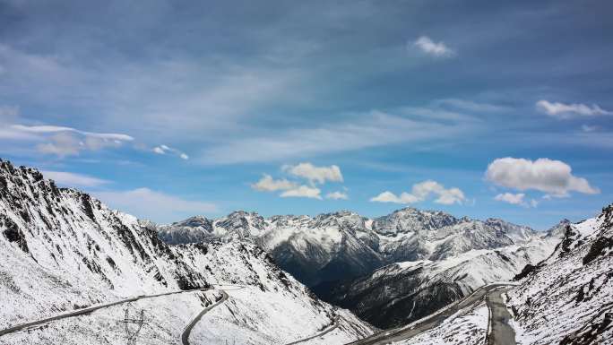 川西雪域高原巴朗山盘山公路蓝天白云延时