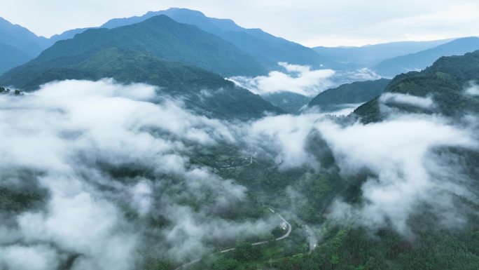 唯美自然景观山间云海云雾缭绕大山视频素材