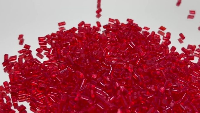 红色塑料聚合物颗粒
