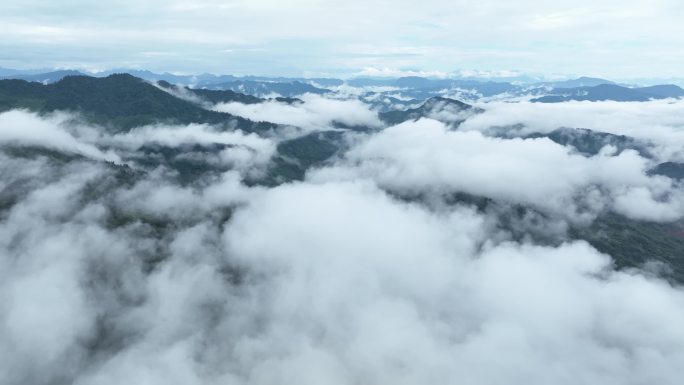 唯美自然景观山间云海云雾缭绕大山视频素材