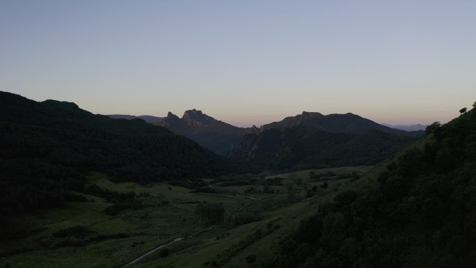 风景 大疆Dlog 昏暗山谷