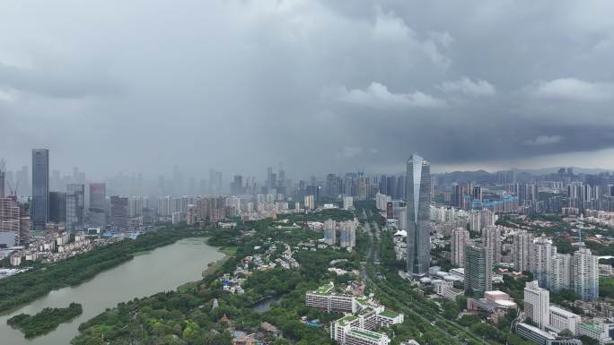 深圳南山区极端天气乌云滚滚