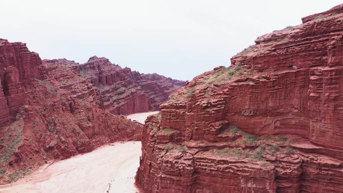 新疆自驾值得去的地方-托木尔峡谷