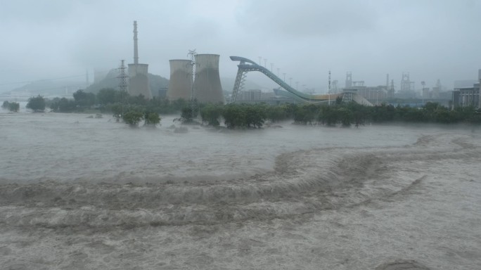 北京门头沟永定河首钢大桥暴雨洪水泄洪