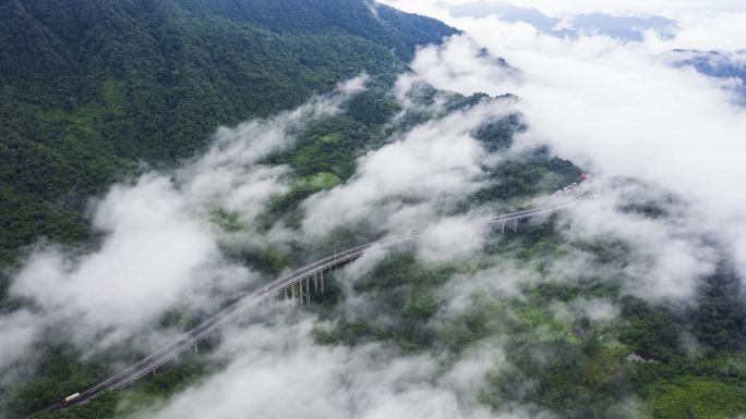 雅西高速交通建设大气唯美雾景航拍延时4K