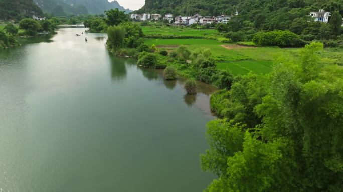 美丽阳朔自然风光遇龙河竹筏漂流