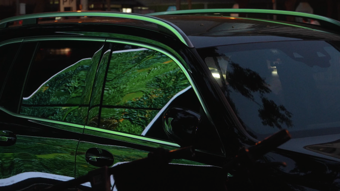 车窗映出都市霓虹LED唯美多彩光影4k