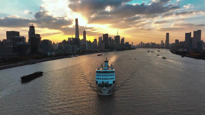 上海黄浦江轮船城市建筑航拍