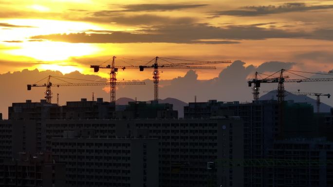 夕阳下的城市建设工地航拍