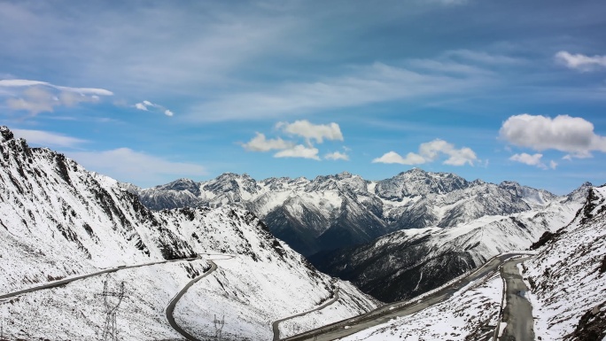 川西高原巴朗山盘山公路蓝天白云延时