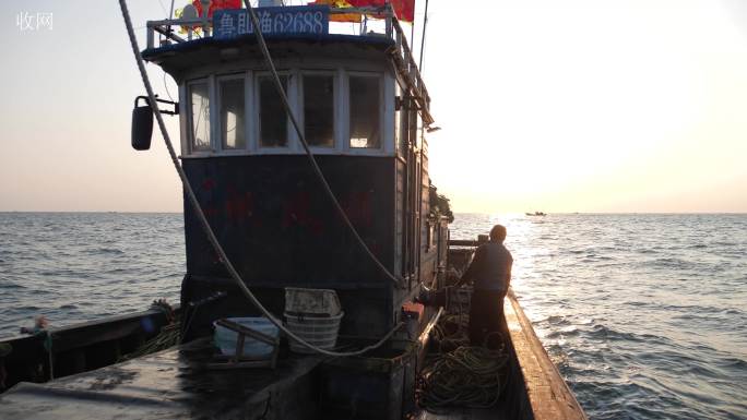 4k船上夕阳 渔船出海捕捞收获