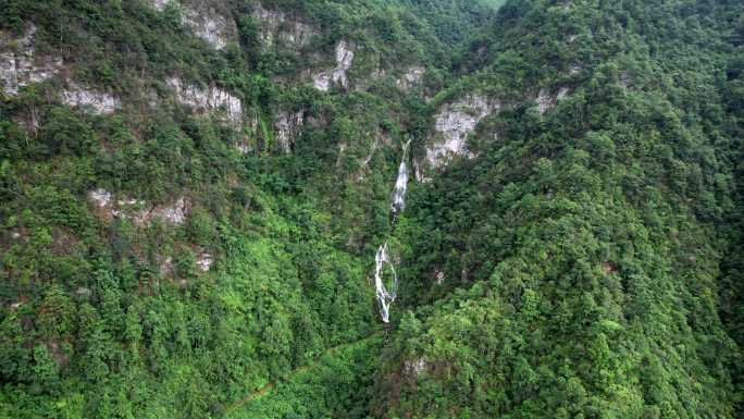 雷公山百丈岩瀑布