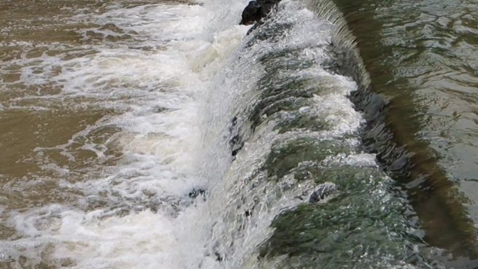 水流溪水小河 自然小溪 河流 浊水山沟水