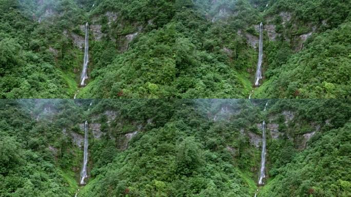陡寨奇观：乌茫瀑布的飞流直下