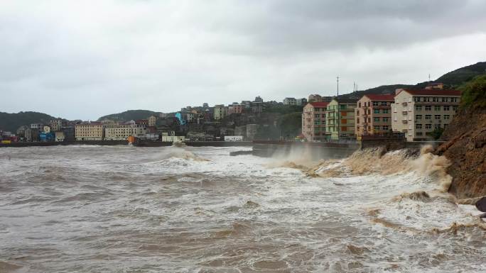 浙江温岭石塘金沙滩，台风天气