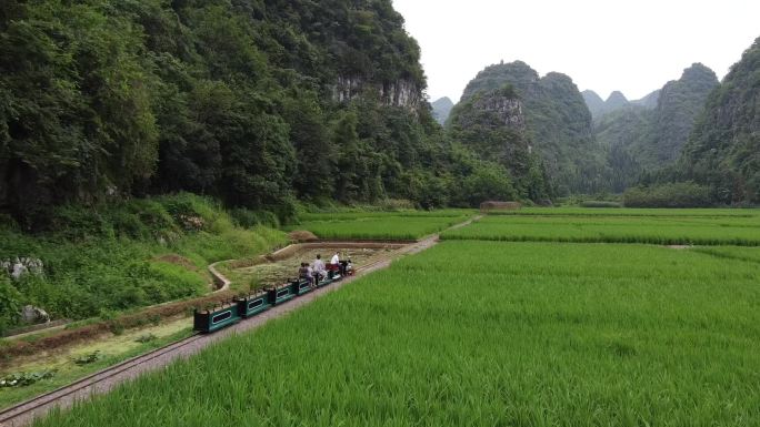 航拍贵州兴义万峰林布依族纳灰村田园风光