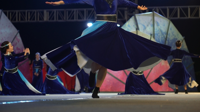蒙古舞蹈少女长裙优美舞姿舞台表演高清视频