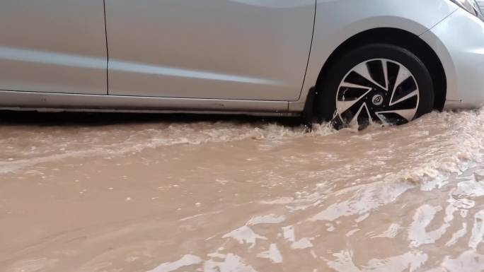 大暴雨台风暴雨 水浸街水位上涨路面积水