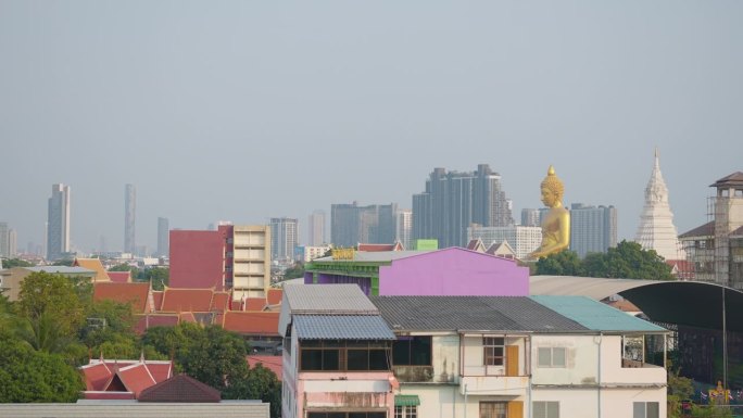 曼谷的大金佛虔诚的信徒信仰